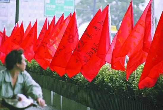 15年过去，超女一姐李宇春与超女亚军周笔畅的惊人变化